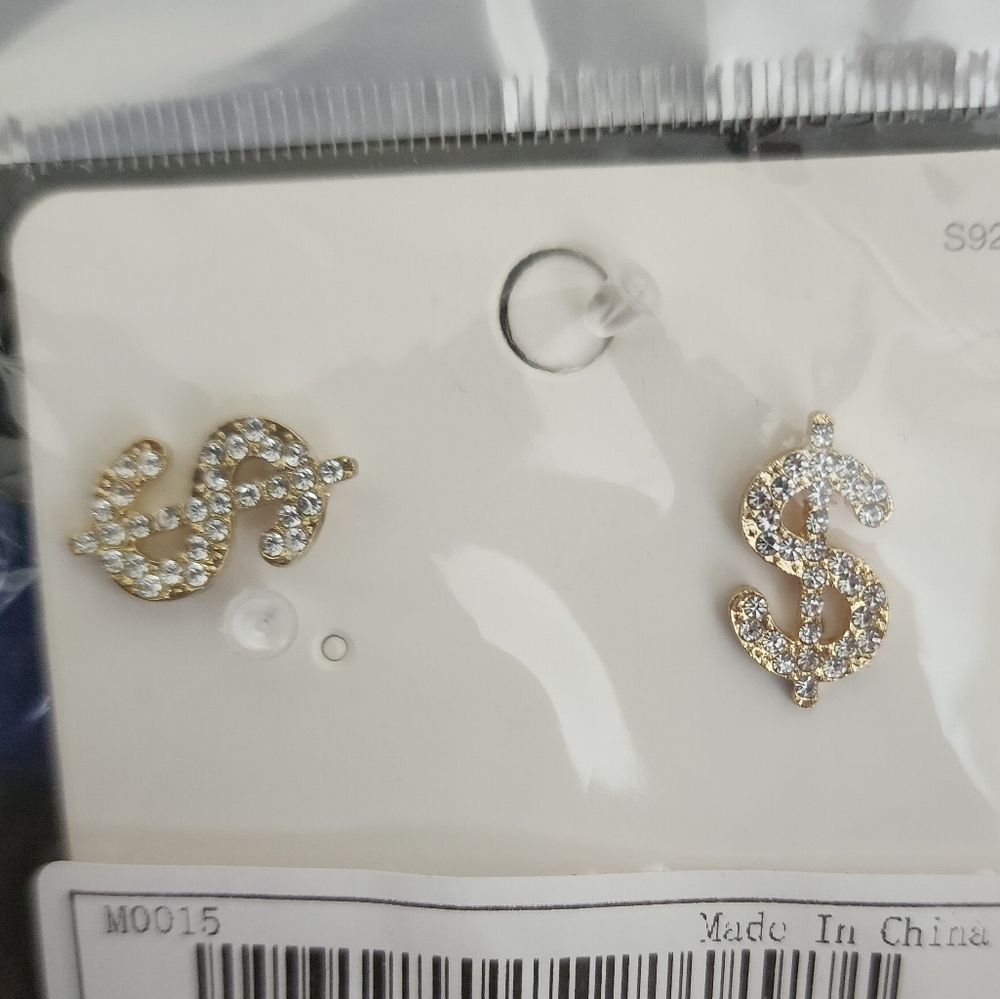 Earing - Picture 3 of 5